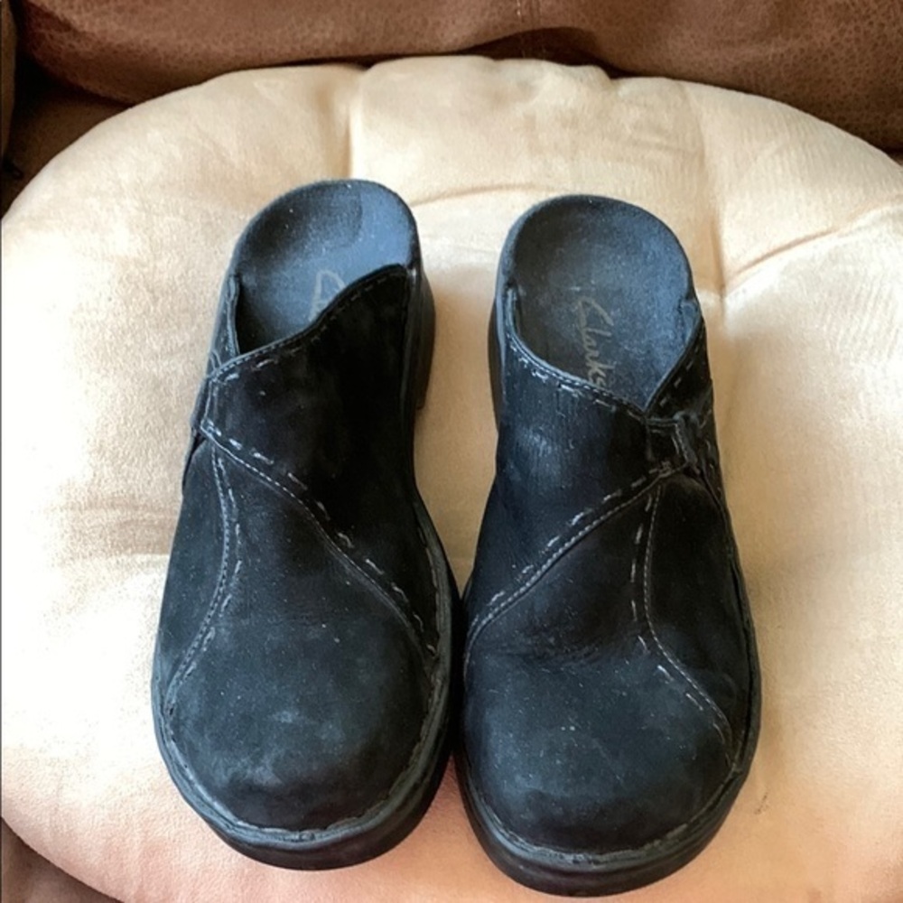 Black Clarks Women’s Faux Suede Slip-Ons Shoes. Size 8. Unique Stitching Design